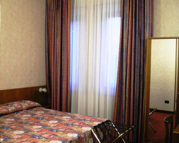 Hotel Pico Mirandola Dış mekan fotoğraf